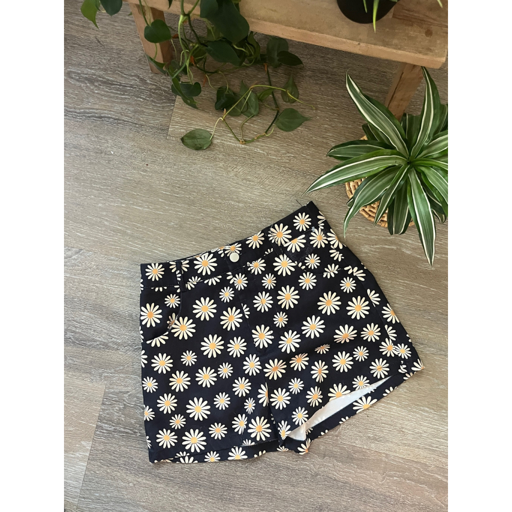 Women's Unbranded High Waist Daisy Print Shorts Black White Size 28